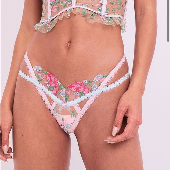 2 PIECE FOR LOVE & LEMONS Swaying Rose Bra & Thong set - Picture 10 of 15